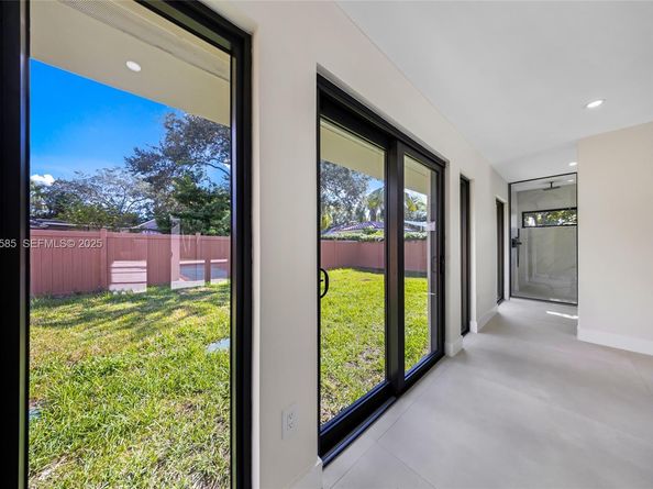 8120 SW 162nd St, Palmetto Bay FL 33157