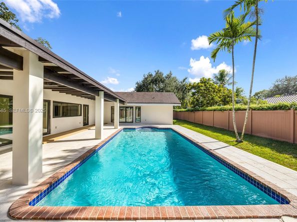 8120 SW 162nd St, Palmetto Bay FL 33157