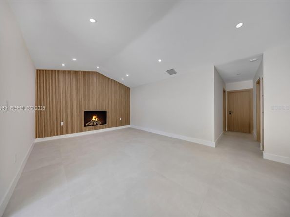 8120 SW 162nd St, Palmetto Bay FL 33157