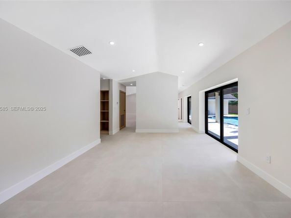 8120 SW 162nd St, Palmetto Bay FL 33157