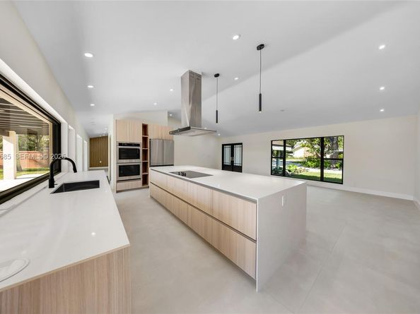 8120 SW 162nd St, Palmetto Bay FL 33157