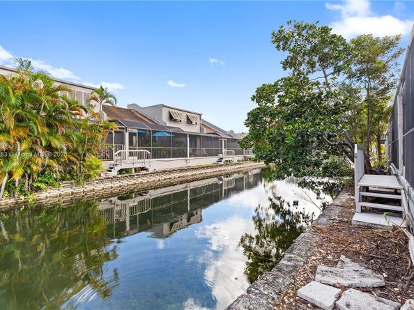 1523 NW 113th Way, Pembroke Pines FL 33026