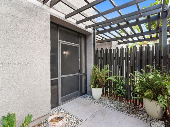 1523 NW 113th Way, Pembroke Pines FL 33026