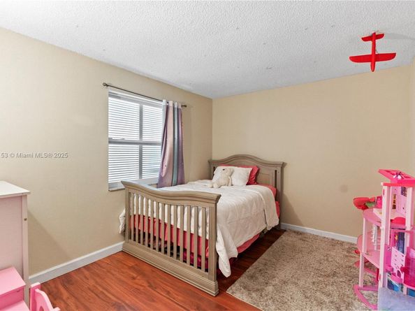 1523 NW 113th Way, Pembroke Pines FL 33026