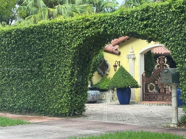 3030 Alton Rd, Miami Beach FL 33140
