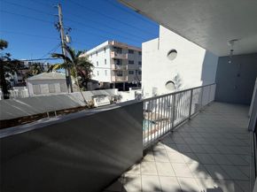7832 Collins Ave 207, Miami Beach FL 33141