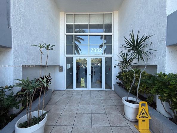 7832 Collins Ave 207, Miami Beach FL 33141