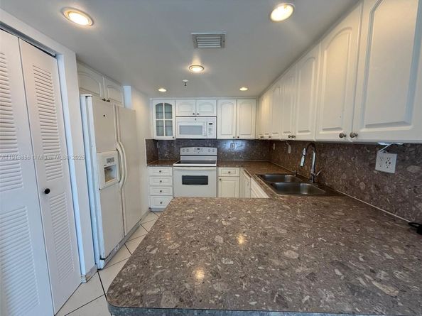 7832 Collins Ave 207, Miami Beach FL 33141