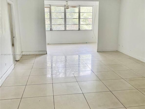 445 NE 195th St 326, Miami FL 33179