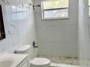 445 NE 195th St 326, Miami FL 33179