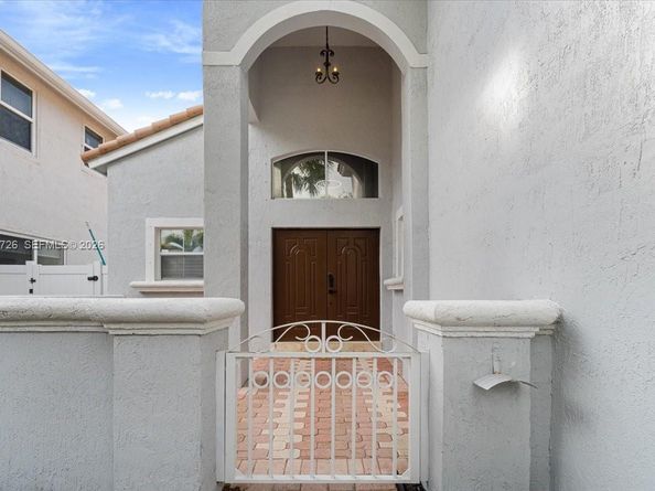 4978 SW 35th Ter, Hollywood FL 33312