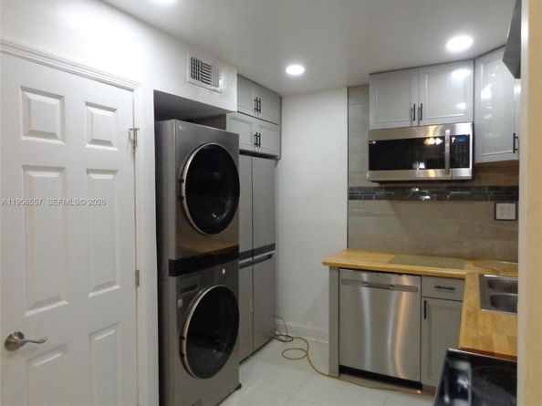 4172 Inverrary Dr 110, Lauderhill FL 33319