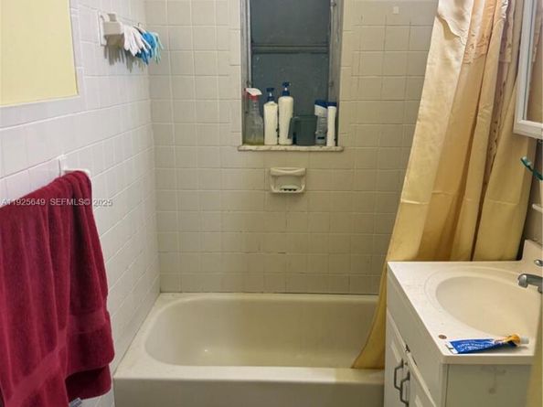 1150 NE 142nd St, North Miami FL 33161