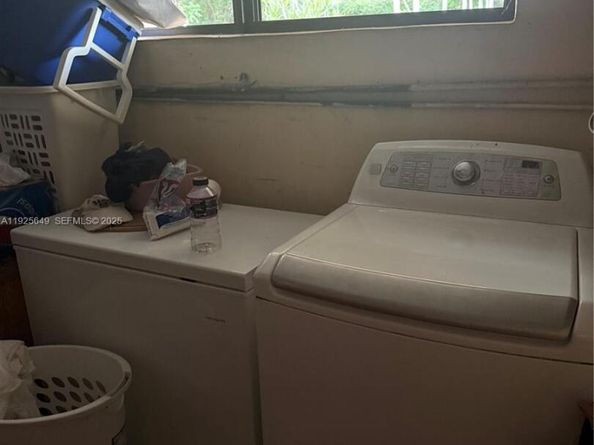 1150 NE 142nd St, North Miami FL 33161