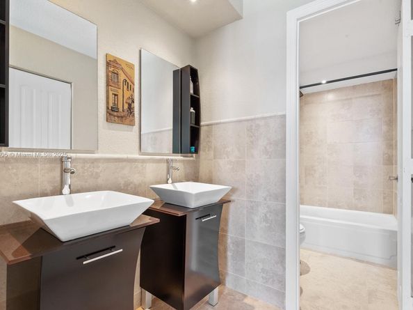 6900 Bay Dr 6G, Miami Beach FL 33141