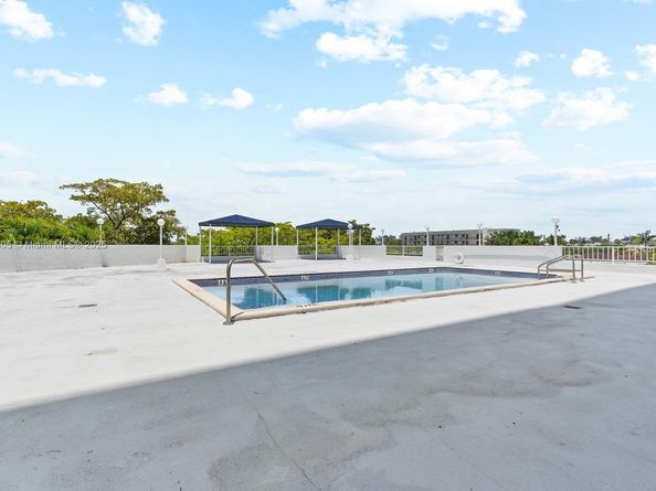 6900 Bay Dr 6G, Miami Beach FL 33141