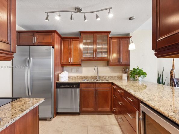 6900 Bay Dr 6G, Miami Beach FL 33141
