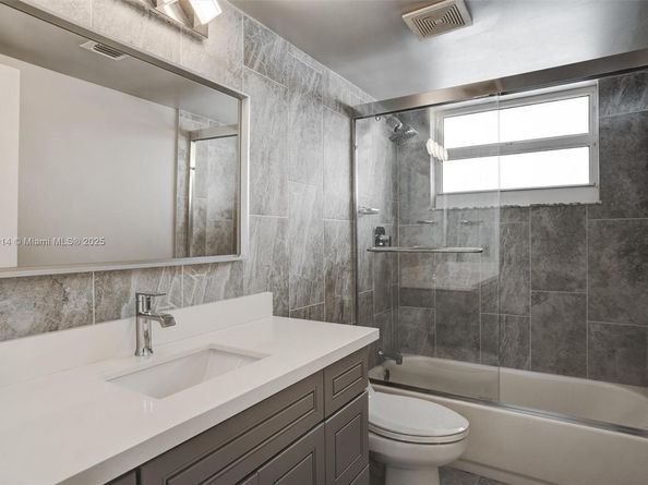 1200 Brickell Bay Dr 2501, Miami FL 33131