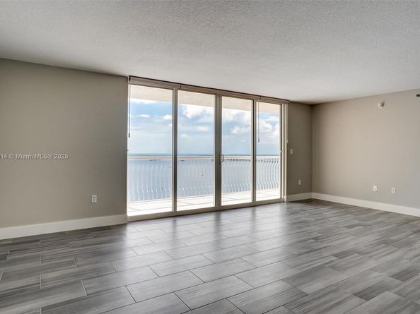 1200 Brickell Bay Dr 2501, Miami FL 33131
