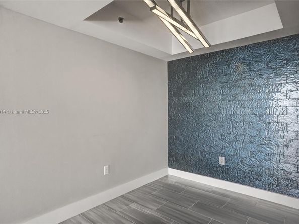 1200 Brickell Bay Dr 2501, Miami FL 33131