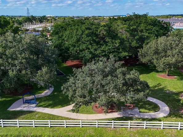 754 Banks Rd, Coconut Creek FL 33063