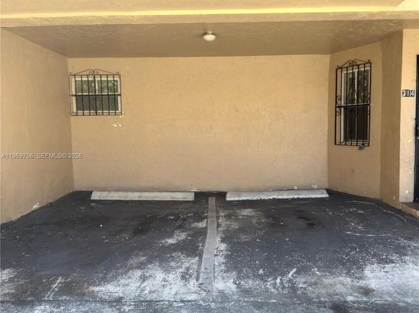 451 NE 136th St III314, North Miami FL 33161