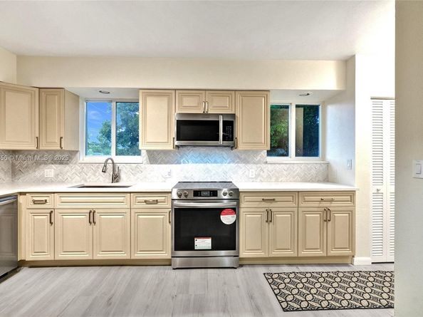 1611 N 26th Ave, Hollywood FL 33020
