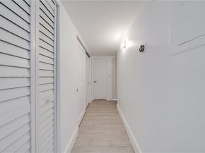 8048 SW 80 Ave 8048, Miami FL 33143