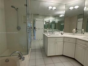 240 Captains Walk 5140, Delray Beach FL 33483