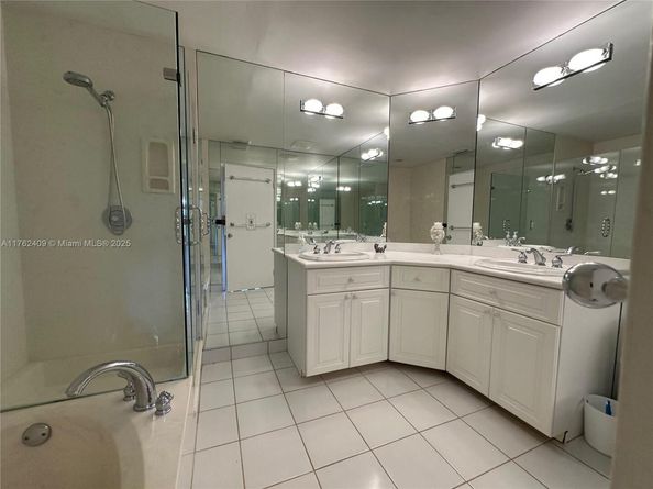 240 Captains Walk 5140, Delray Beach FL 33483