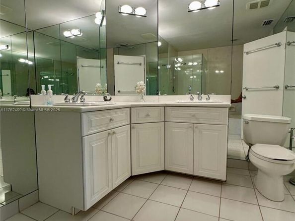 240 Captains Walk 5140, Delray Beach FL 33483