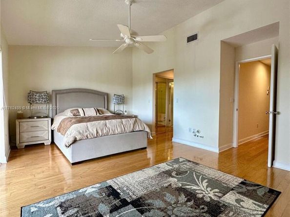 240 Captains Walk 5140, Delray Beach FL 33483
