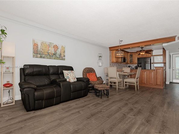 4800 Hillcrest Ln 501, Hollywood FL 33021