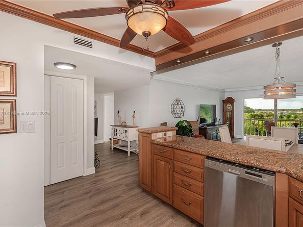 4800 Hillcrest Ln 501, Hollywood FL 33021
