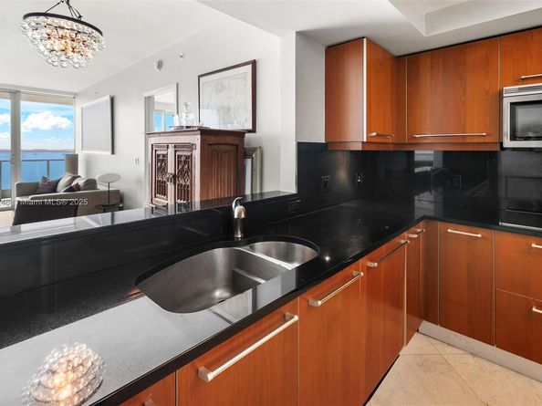 1331 Brickell Bay Dr 1105, Miami FL 33131