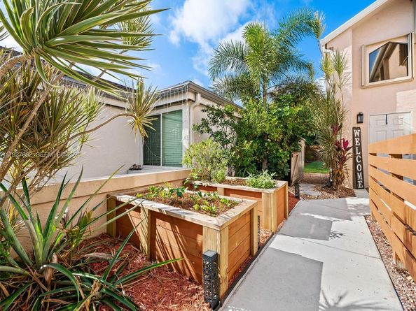 1961 NW 35TH Ave, Coconut Creek FL 33066