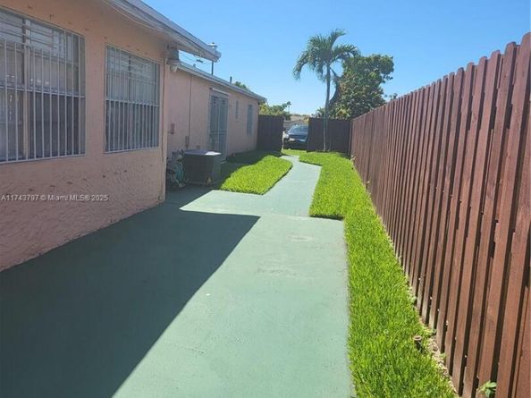 6771 NW 199th Ter, Hialeah FL 33015
