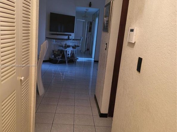 6771 NW 199th Ter, Hialeah FL 33015