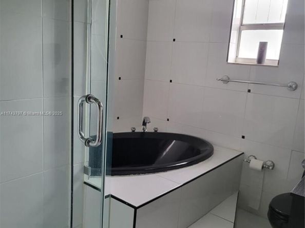 6771 NW 199th Ter, Hialeah FL 33015