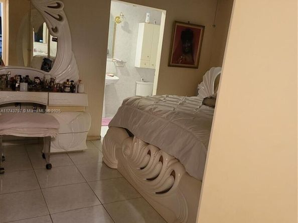 6771 NW 199th Ter, Hialeah FL 33015