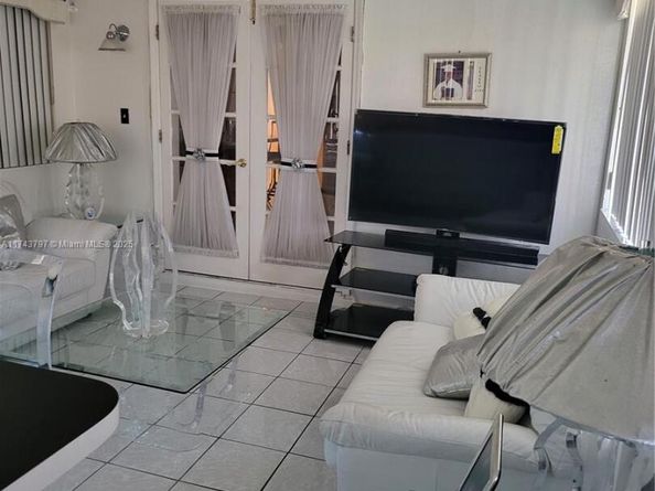6771 NW 199th Ter, Hialeah FL 33015