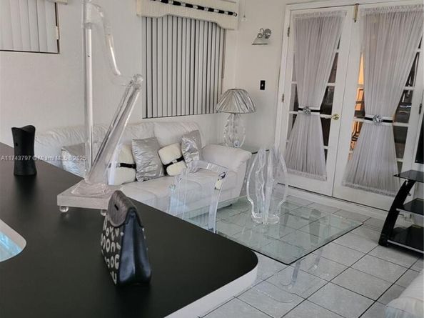 6771 NW 199th Ter, Hialeah FL 33015