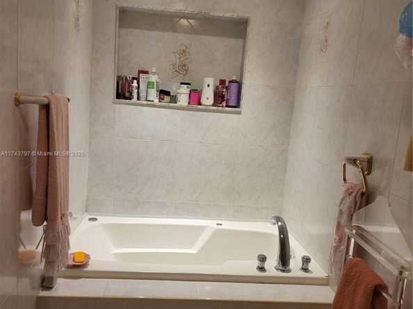 6771 NW 199th Ter, Hialeah FL 33015