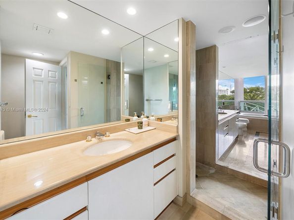 1643 Brickell Ave 704, Miami FL 33129