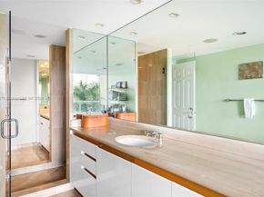 1643 Brickell Ave 704, Miami FL 33129