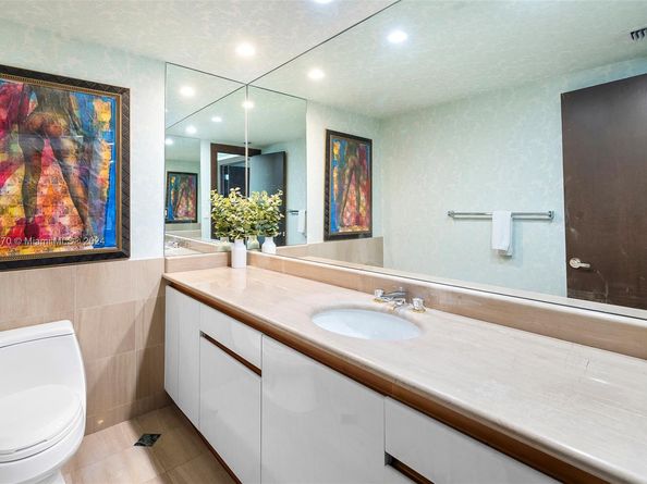 1643 Brickell Ave 704, Miami FL 33129