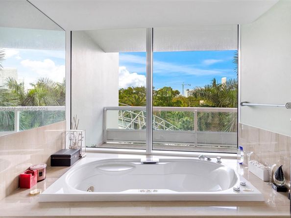 1643 Brickell Ave 704, Miami FL 33129