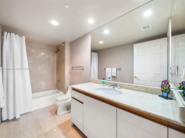 1643 Brickell Ave 704, Miami FL 33129