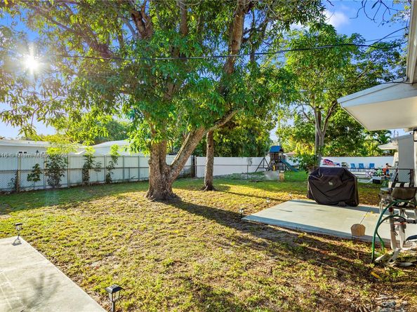 1000 N 71st Ter, Hollywood FL 33024