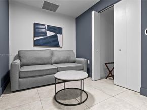 239 SW 9th St 2303, Miami FL 33130